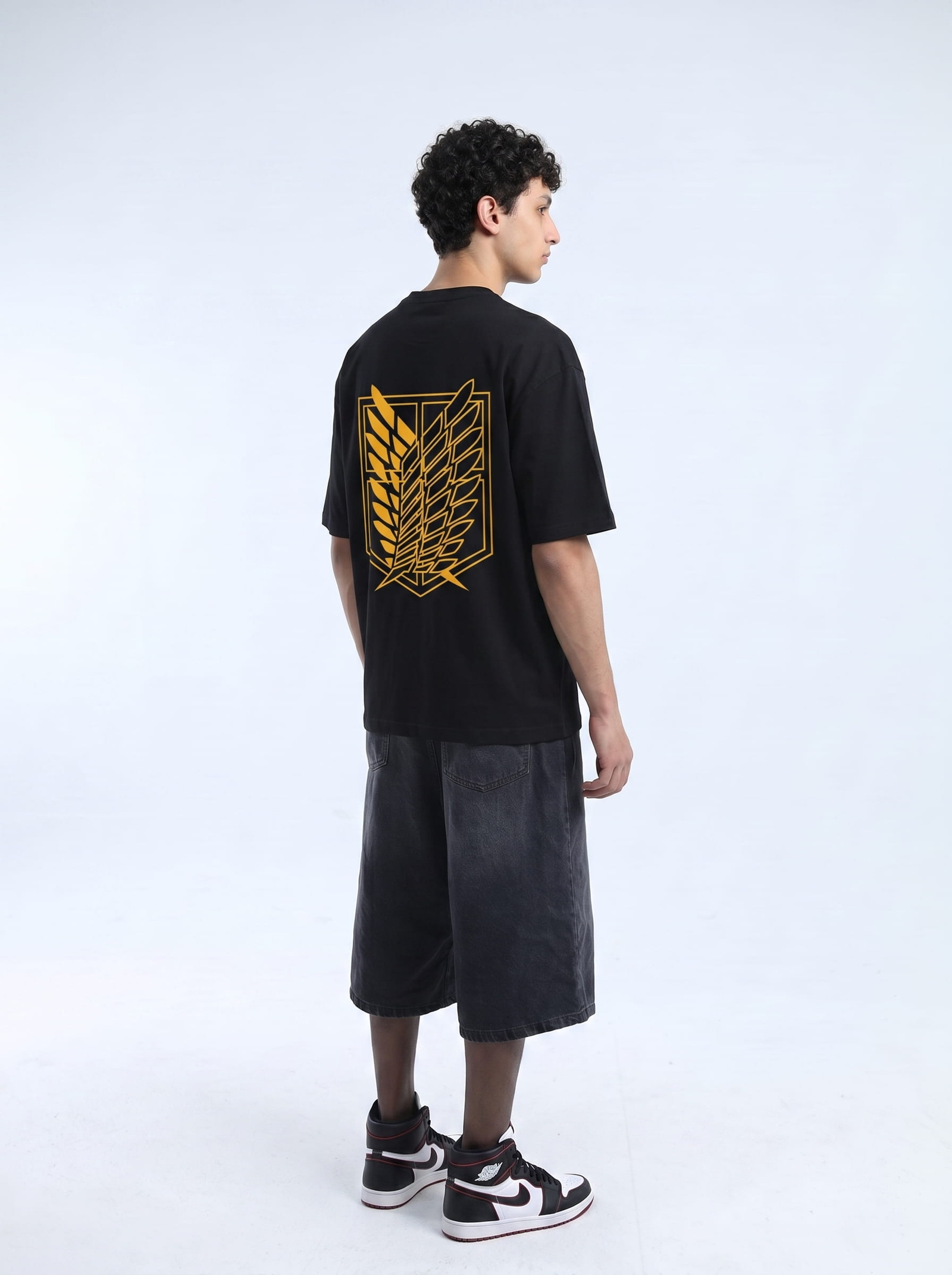 Levi t-shirt / AOT