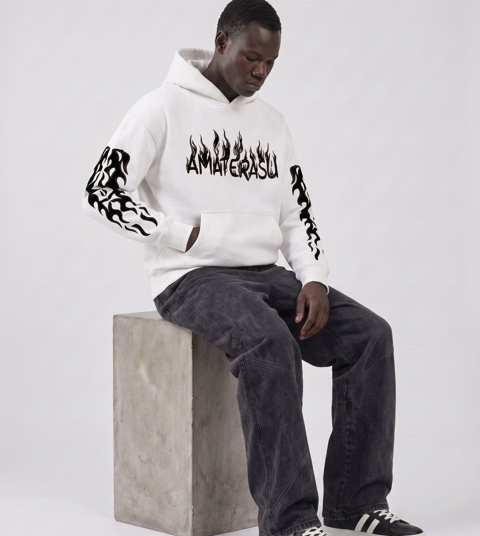 21 (5) Itachi Hoodie / Naruto