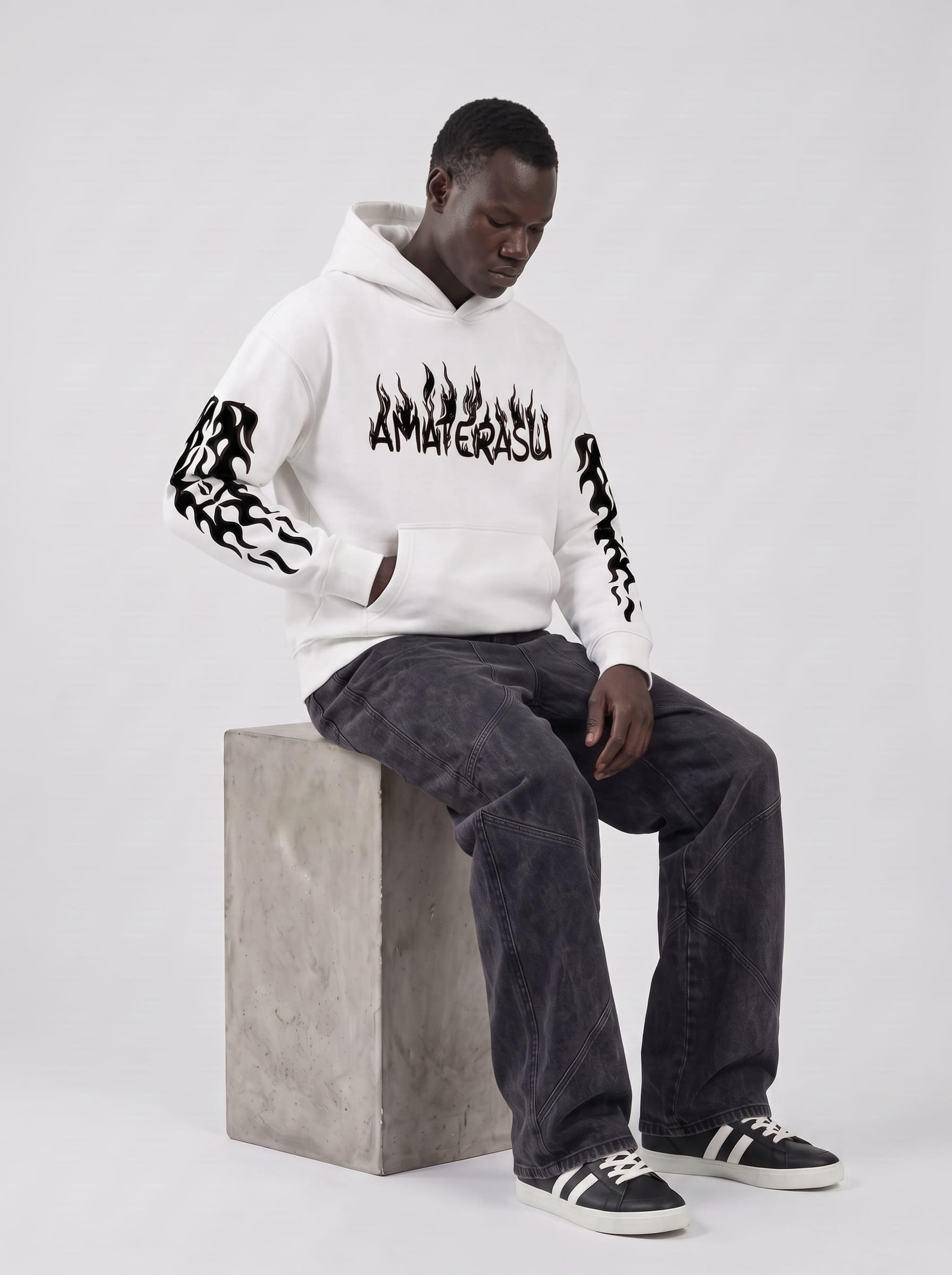 21 (5) Itachi Hoodie / Naruto